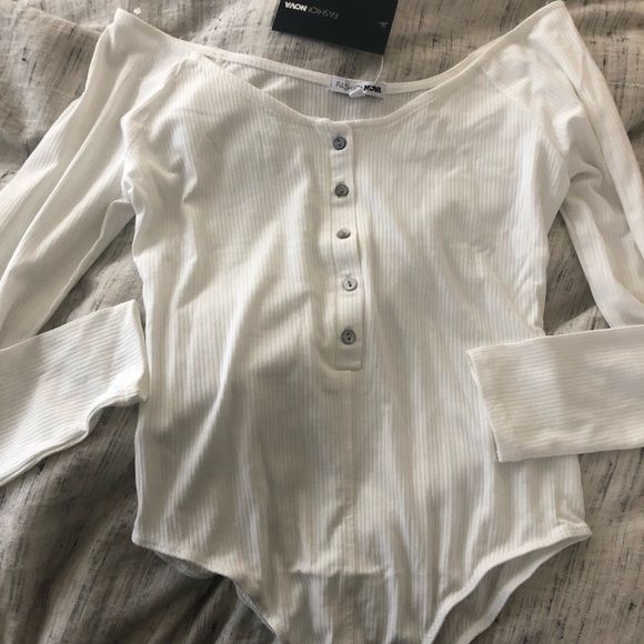 Fashion Nova Tops - NWT Ribbed white bodysuit fashionnova size small